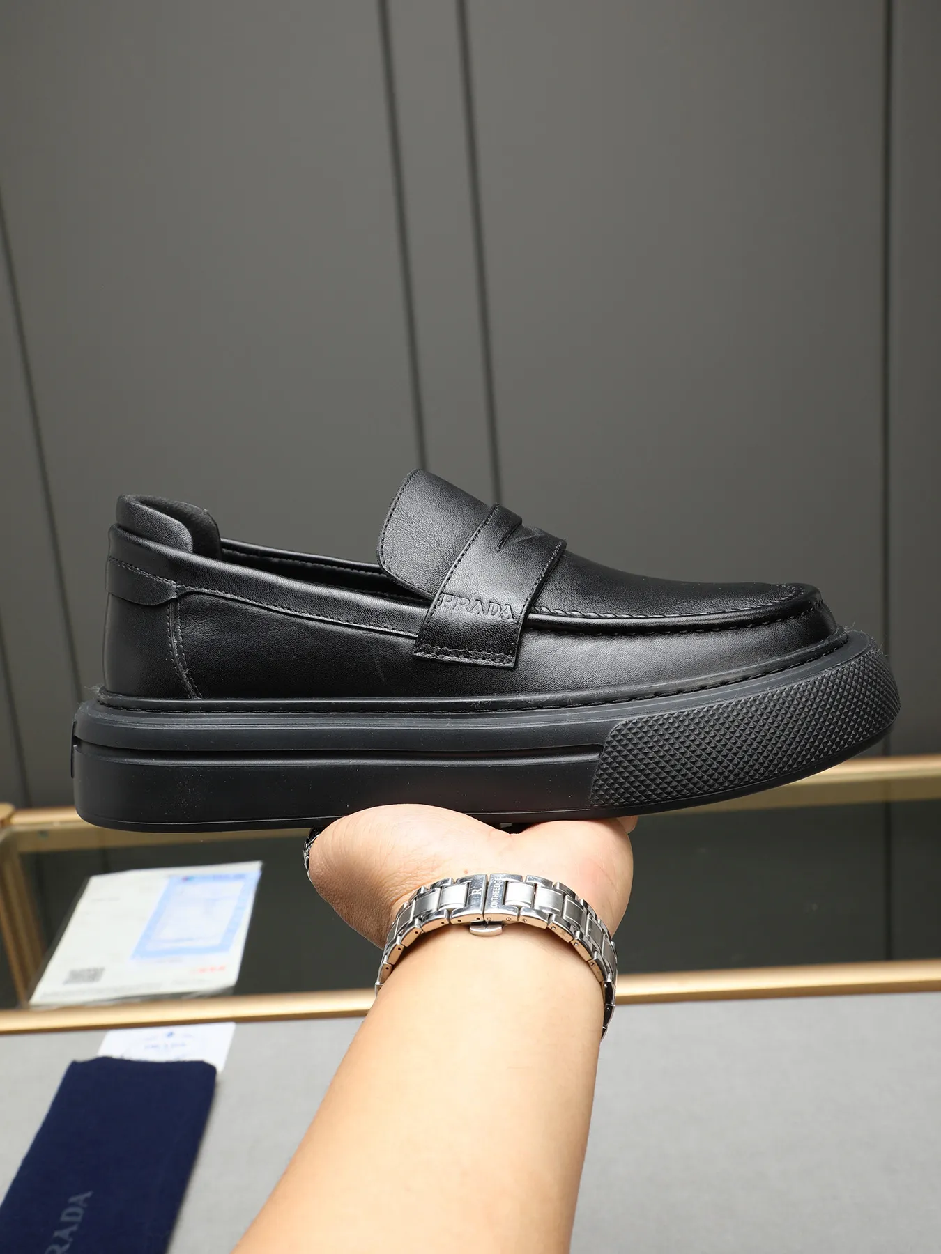 Men's Men's Shoes 💰500 Prada/Prada Men's new casual shoes, this upper is made of imported calfskin + sheep lining! The outsole is made of non-slip foam outsole, which feels good on your feet and is a fashionable and stylish item!  Size: 38-44 (45 customized)